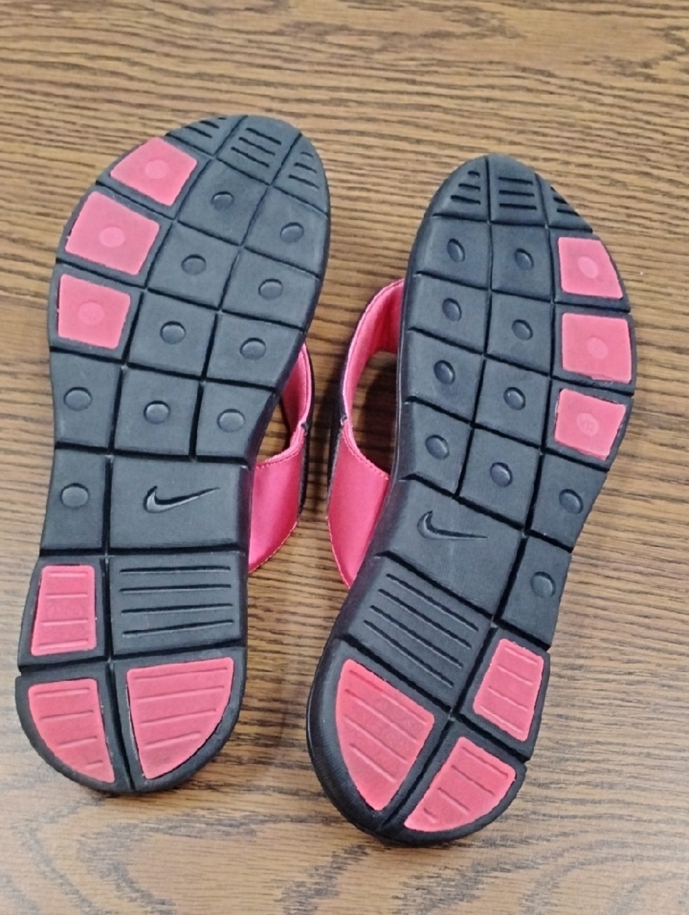 Nike Hot Pink and Black Women's Comfort Footbed Flip Flops, Size 12 - Picture 9 of 9